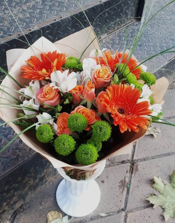 Букет цветов из: Герберы, Хризантемы, Альстромерии и Розы в Яя