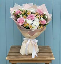 Букет цветов из:  Гвоздики, Орхидеи и Розы #REPLACE_PRED# Яя