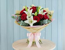 Букет цветов из:  Лилии и Розы в Яя
