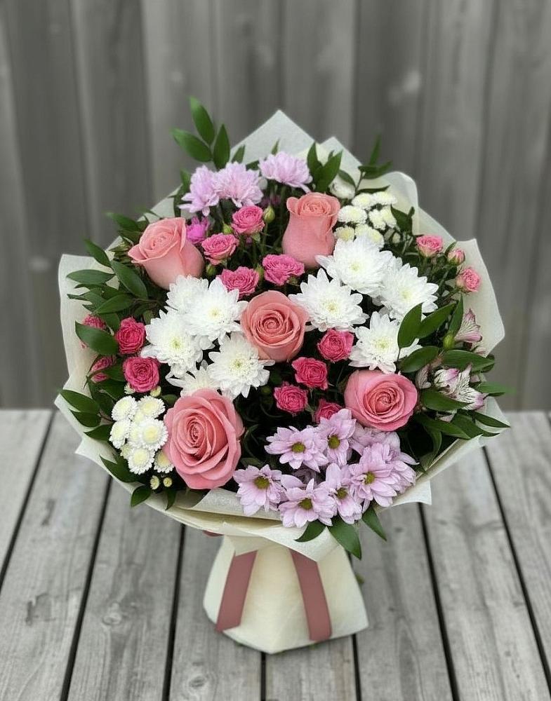 Букет цветов из: Альстромерии, Гвоздики, Розы и Хризантемы в Яя