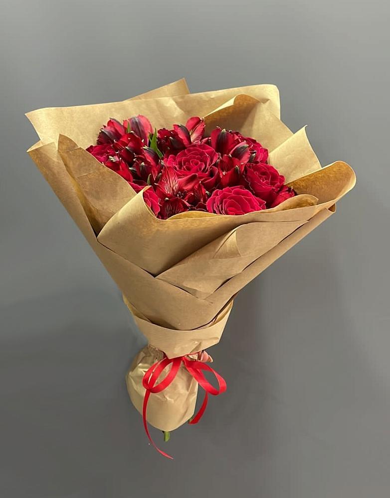 Букет цветов из: Альстромерии и Розы в Яя