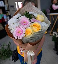 Букет цветов из:  Герберы, Розы и Хризантемы в Яя