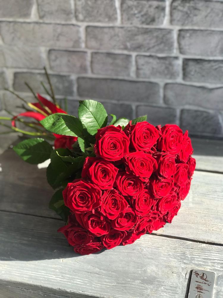 Букет Красные розы Фридом в Яя