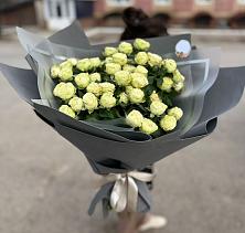 Букет Белые кустовые розы Солинеро в Яя