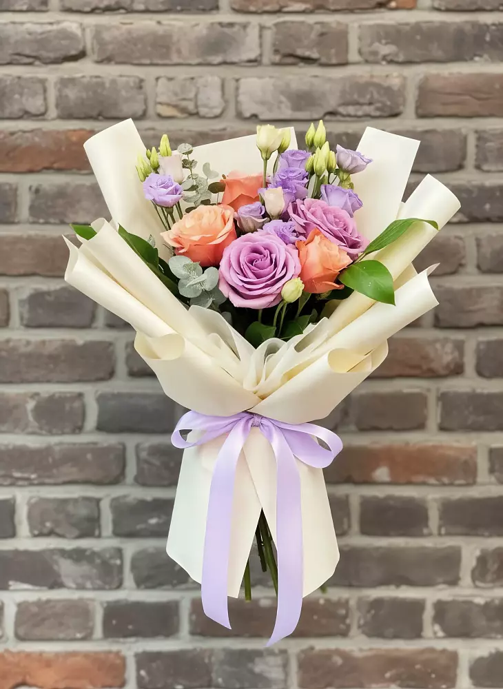 Букет цветов из: Лизиантусы и Розы в Яя