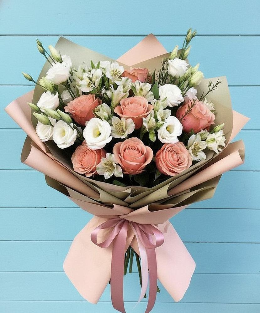 Букет цветов из: Розы, Альстромерии и Лизиантусы в Яя