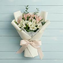 Букет цветов из:  Альстромерии в Яя