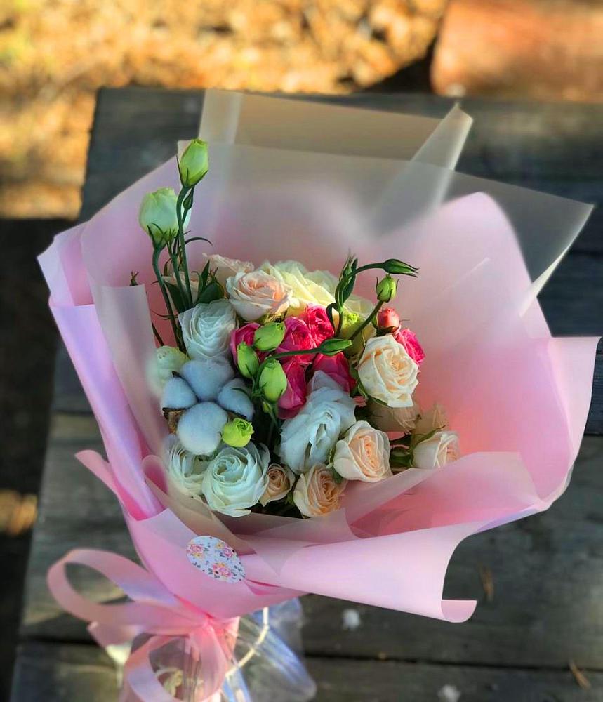 Букет цветов из: Розы и Лизиантусы в Яя