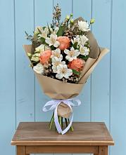 Букет цветов из:  Альстромерии, Лизиантусы, Розы и Хризантемы в Яя