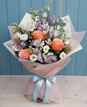 Букет цветов из:  Лизиантусы, Розы, Альстромерии и Гипсофила в Яя