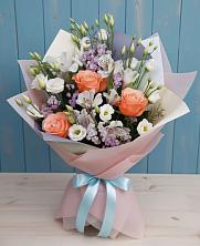 Букет цветов из:  Лизиантусы, Розы, Альстромерии и Гипсофила в Яя