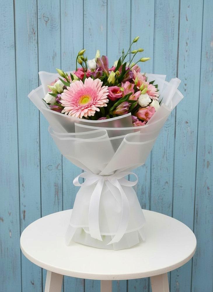 Букет цветов из: Герберы, Альстромерии и Лизиантусы в Яя