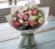 Букет цветов из:  Розы, Лизиантусы и Гвоздики в Яя