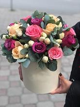 Цветочная композиция из Розы в шляпной коробке в Яя