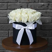 Цветочная композиция из Розы в шляпной коробке в Яя