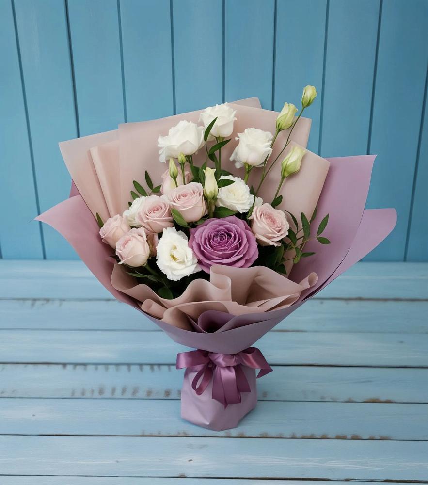 Букет цветов из: Розы и Лизиантусы в Яя