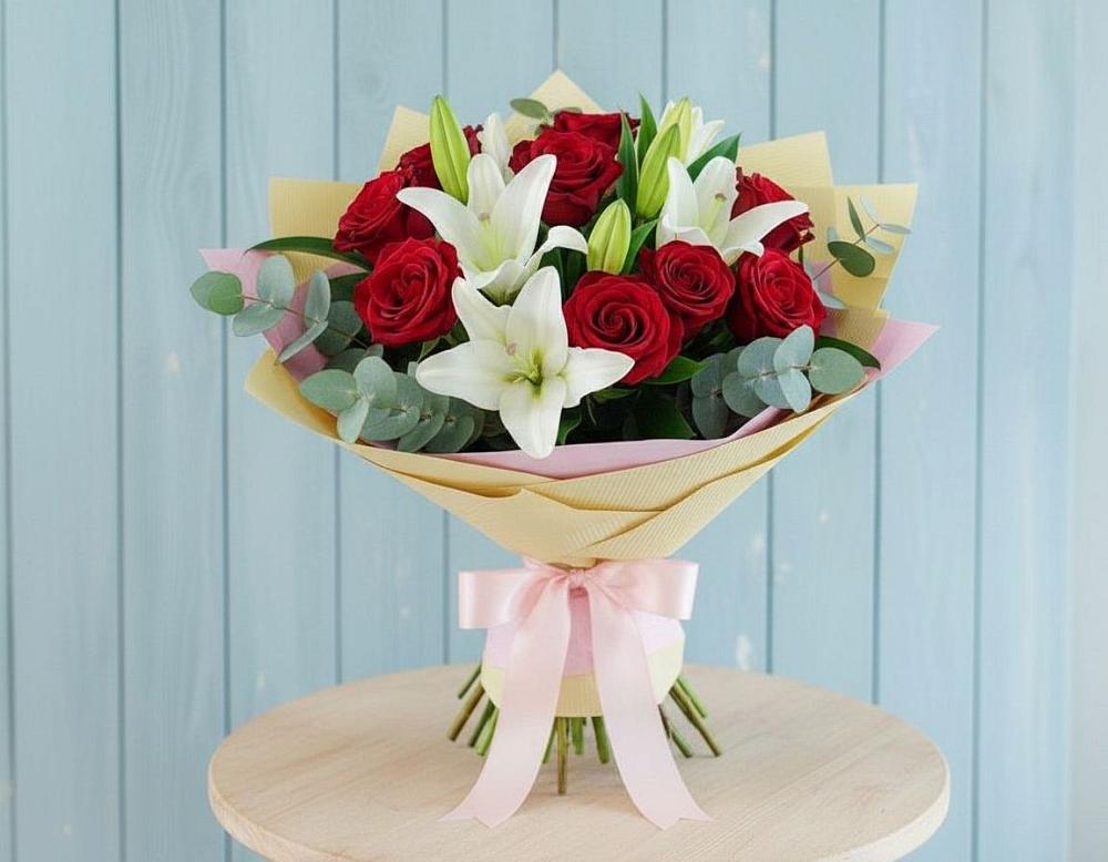 Букет цветов из: Лилии и Розы в Яя